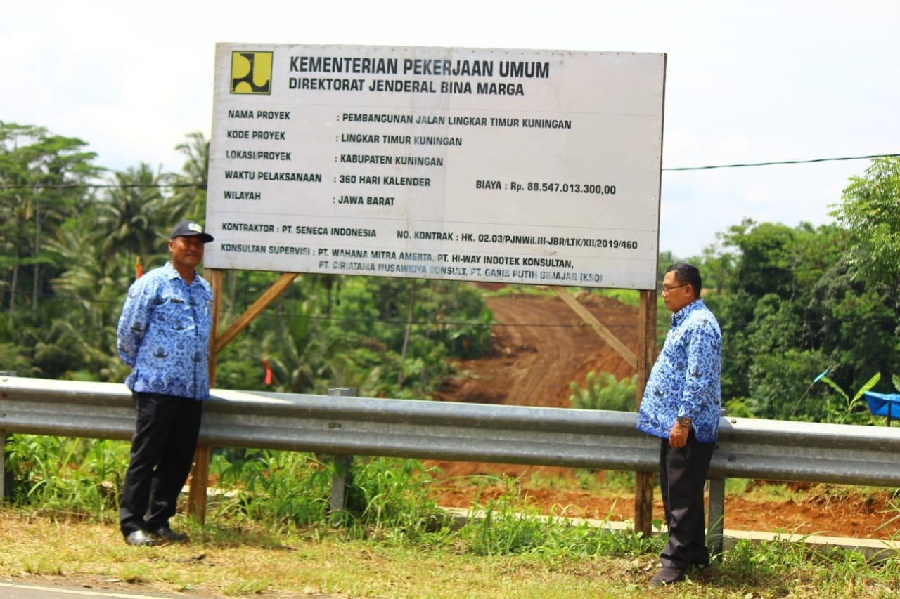 Dukung Jalintim, Besi Pembatas Jalan Kedungarum Dibongkar