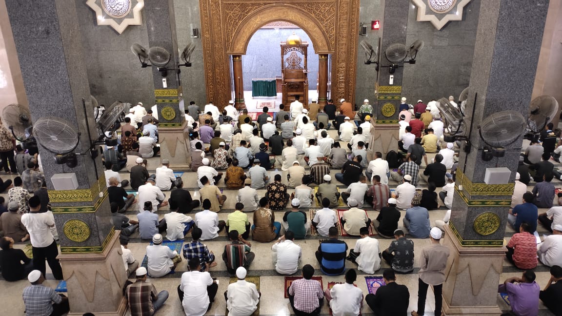 Suasana Salat Jumat di Masjid At Taqwa Kota Cirebon