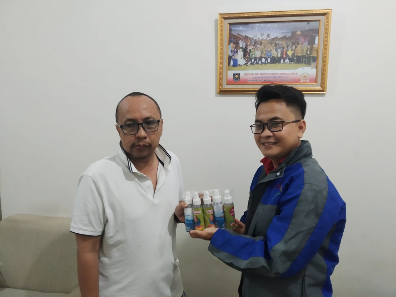Cegah Corona, SBH Bagikan Hand Sanitizer