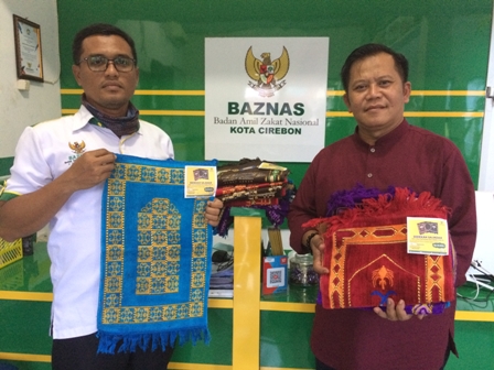 Antisipasi Corona, Baznas Bagikan Sajadah