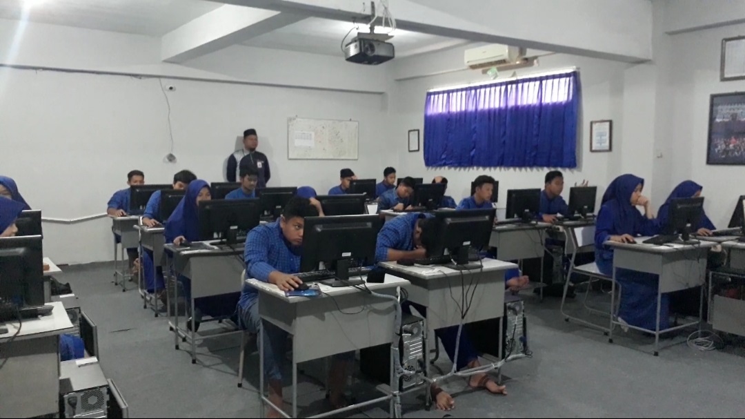 SMA Telkom Sekar Kemuning Lakukan PTS Online