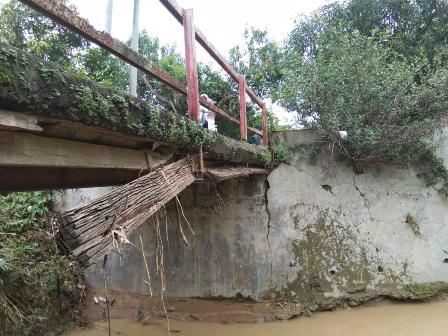 Kalau Jembatan Cikaroya Roboh, Warga Bisa Terisolasi