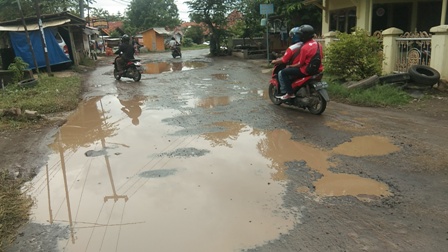 Jalan Pangkalan-Buyut Sudah Mirip Kolam