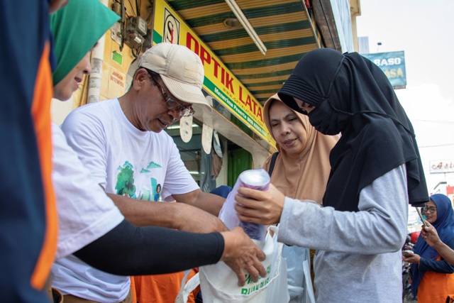 Razia Pengguna Kantong Plastik