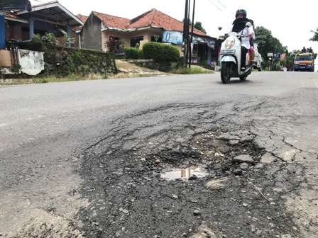 Minta Tanggung Jawab Provinsi, Bina Marga Jabar Segera  Perbaiki Jalan Berlubang