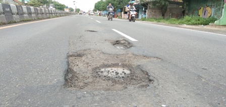 Warga Desak Perbaikan Jalan, Jalur Pantura Penuh Lubang, Sering Terjadi Lakalantas