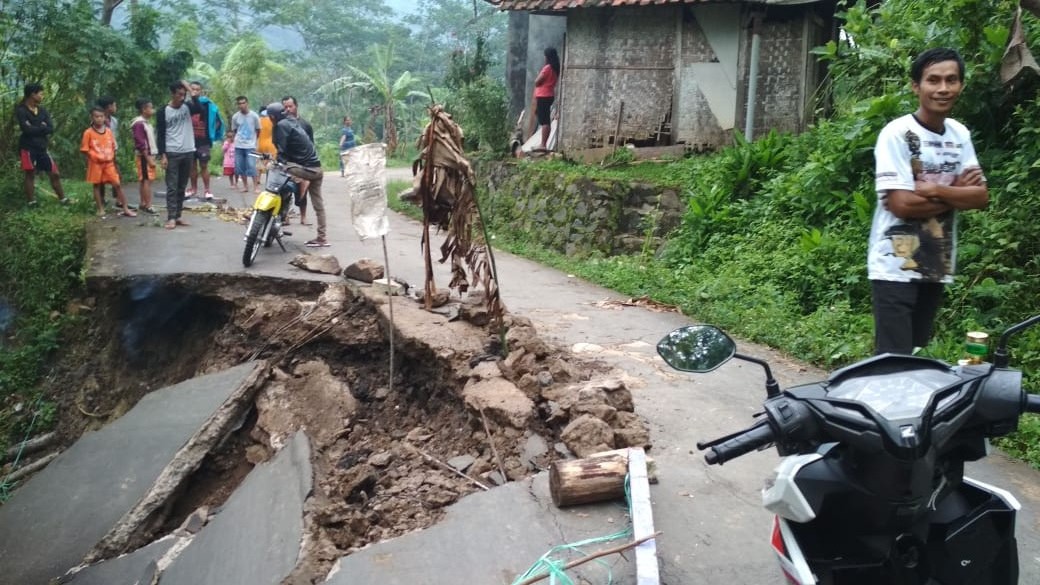 Tanah Labil, Jalan Subang-Cilebak Ambles