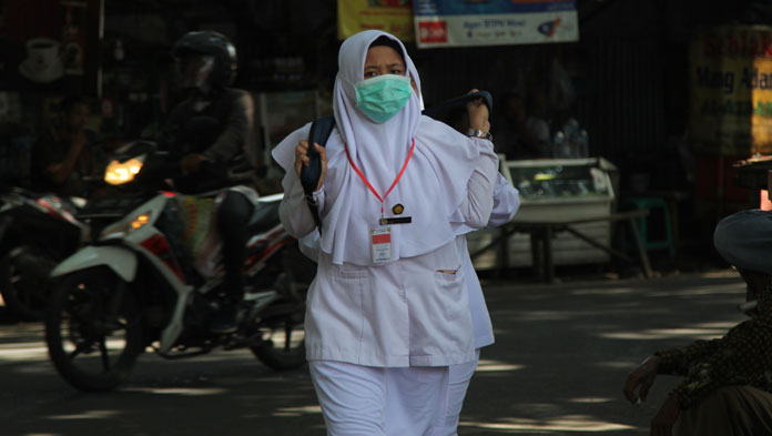 Jaga Jarak dan Pentingnya Ekonomi Tetap Berjalan