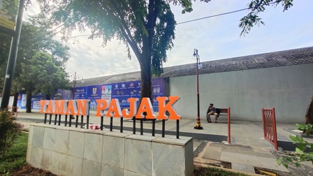 Baru Dipasang, Bonsay di Taman Pajak Hilang