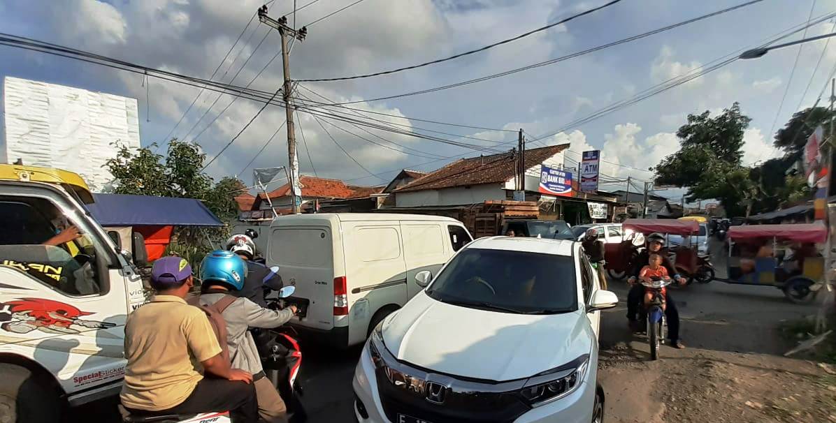 Simpang Empat Jalan Antasari Semrawut