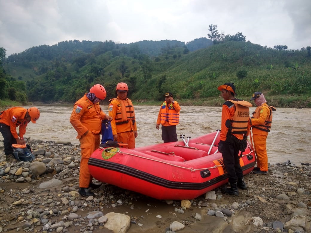 Henda Hilang sejak Jumat,Tim SAR Sisir Sungai Cilutung