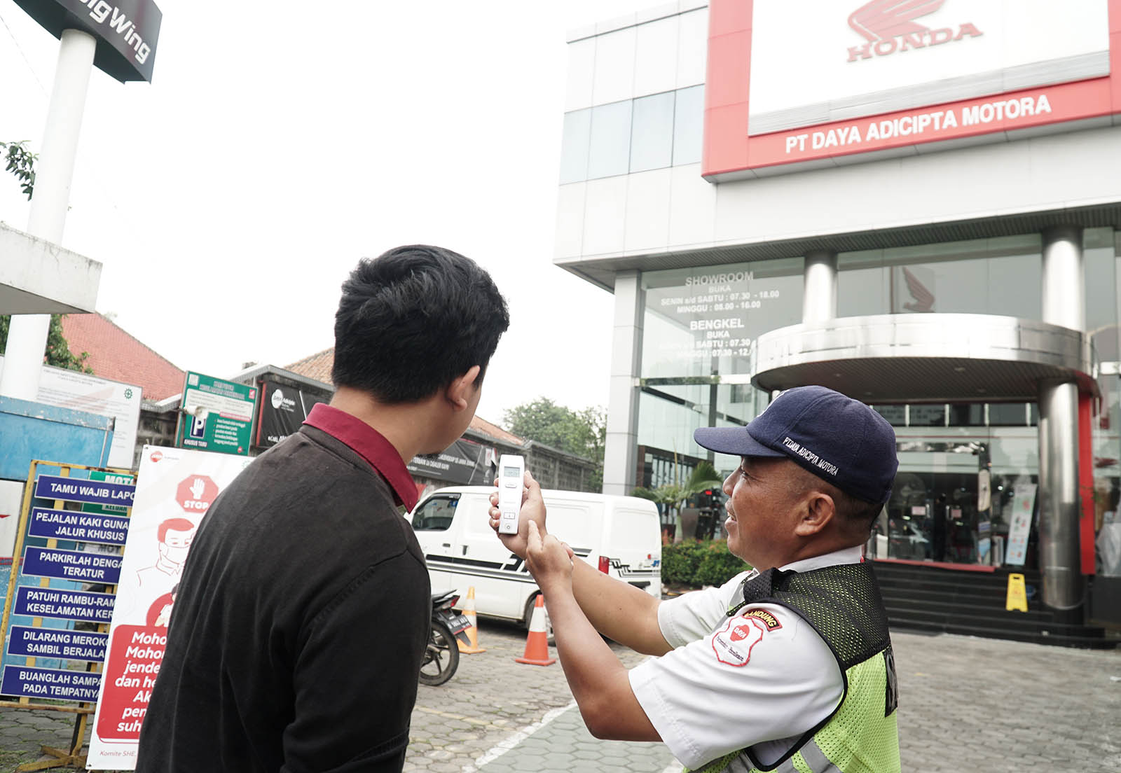 DAM Cek Suhu Tubuh Karyawan Hingga Tamu