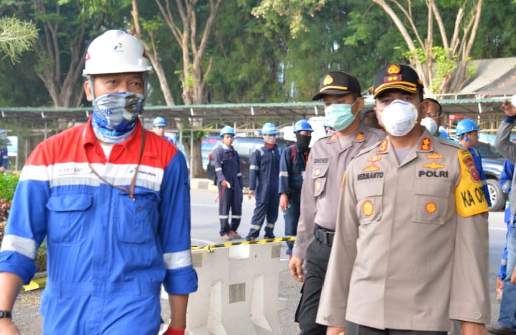 Kapolres Pantau Pekerja Pertamina, Ingatkan untuk Disiplin dalam Physical Distancing