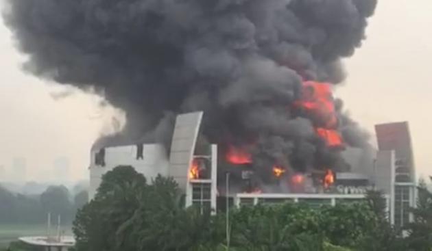 Gereja Terbesar di Tangerang Terbakar Hebat