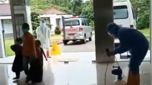 3 Bocah Menginap di Rumah Sakit karena Orang Tua Positif Virus Corona