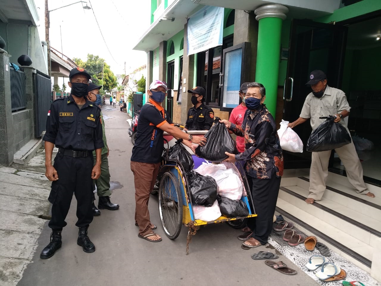 Kelurahan Drajat Swadaya  Bantu Warga