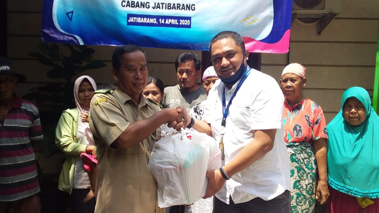 FIFGroup Jatibarang Tebar Sembako