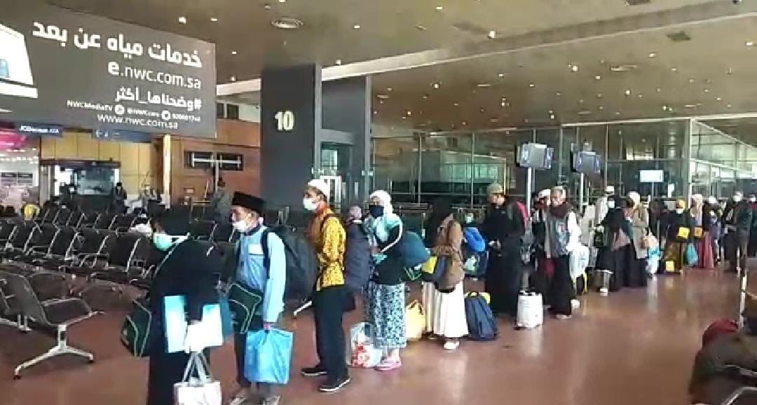 Sebulan Tertahan, 58 Jamaah Umrah  Indonesia Ini Akhirnya Dipulangkan