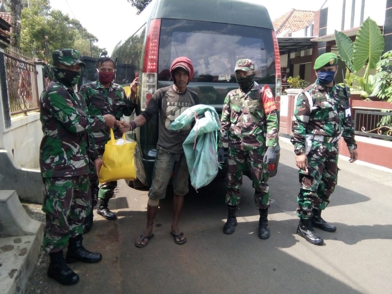 Kodim Bagikan Sembako, JPU Sebar Nasi Kotak