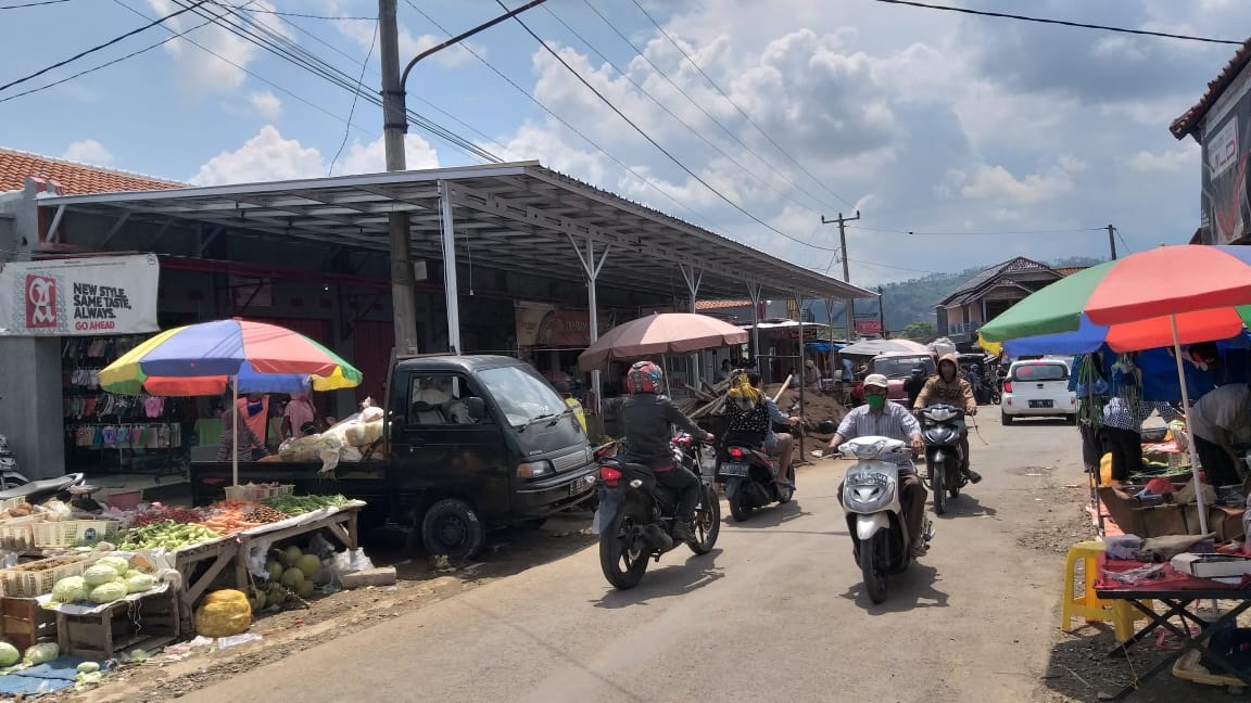 Pemdes Fasilitasi Pedagang Pasar Bantarujeg Membangun Kanopi