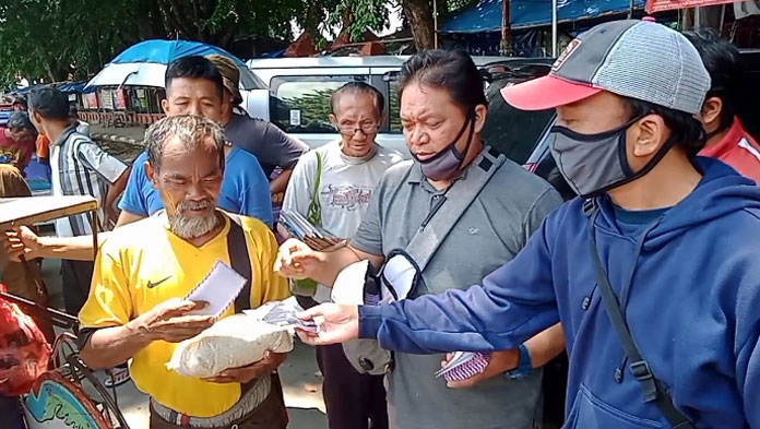 Jurnalis Cirebon Bantu Masyarakat Terdampak Corona