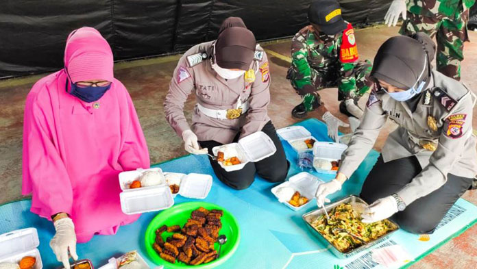 Tim Gabungan Kompak Dirikan Dapur Umum, Bantu Warga Terdampak Covid-19