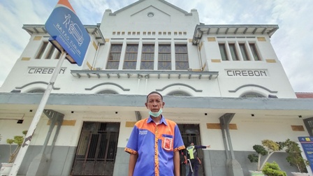 Penumpang  Sepi, Porter Stasiun Merana, Tetap Bertahan, Tidak Punya Opsi Alih Profesi