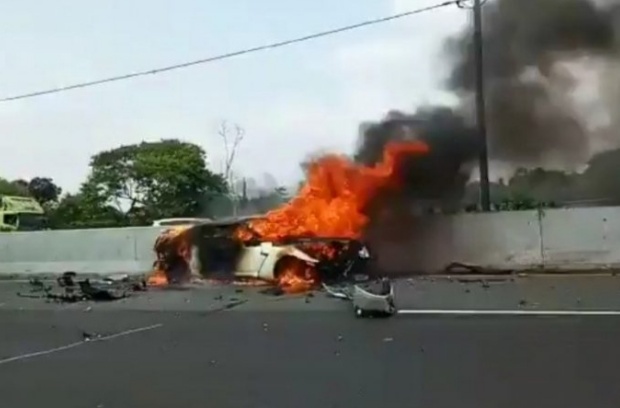 Wakil Jaksa Agung RI Meninggal Kecelakaan di Tol Jagorawi, Mobil yang Dikendarainya Terbakar