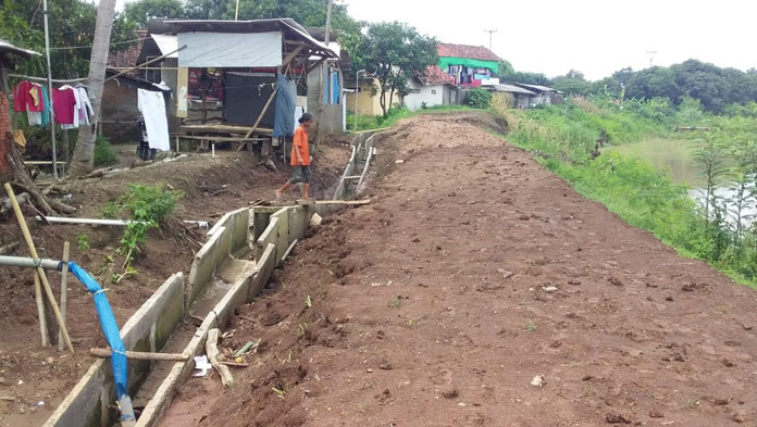 Di Tengah Wabah Virus Corona, Tanggul Cimanuk Kembali Ambles