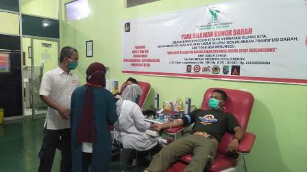 Bantu PMI, Tim Elang Korem 063/SGJ dan Yayasan Bina Insan Al Khoiraat Gelar Donor Darah