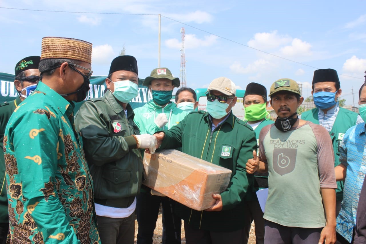 PKB dan NU Bagikan Ijazah Penangkal Wabah