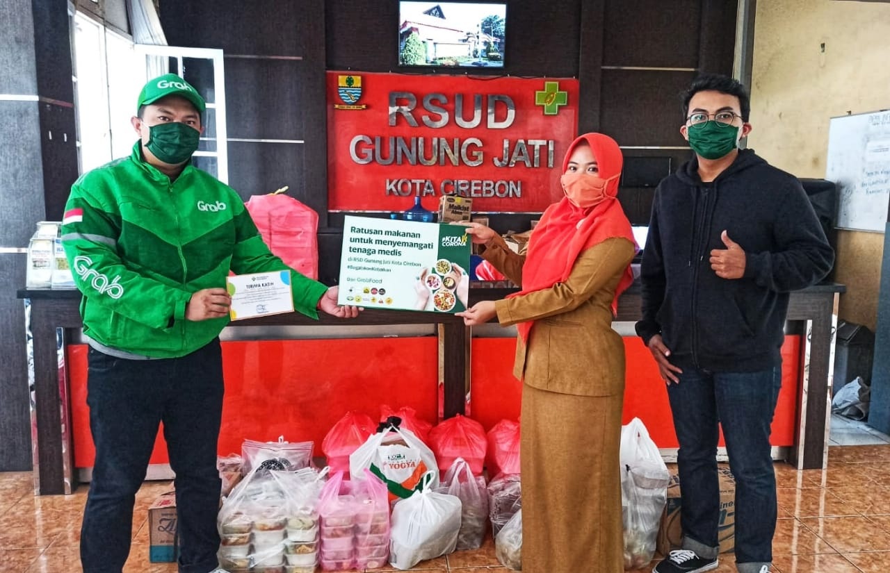 Grab Bagi Paket Makanan Untuk Petugas Medis