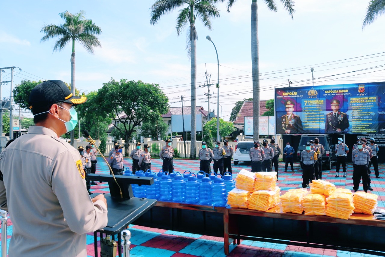 Polres Majalengka Salurkan Bantuan APD