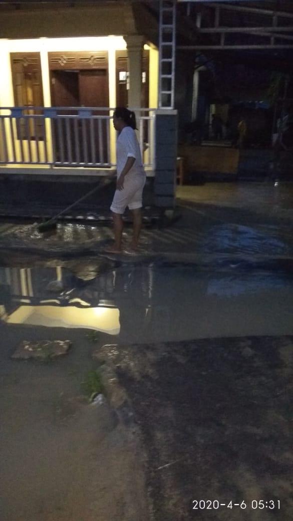 Warga Gunungsari Diterjang Banjir