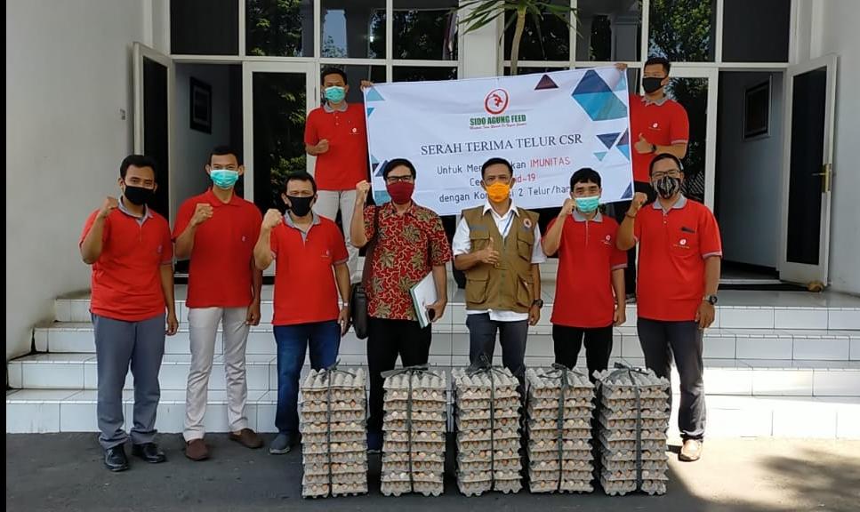 Sido Agung Grup Bagikan 20.000 Telor untuk Warga Terdampak Covid-19