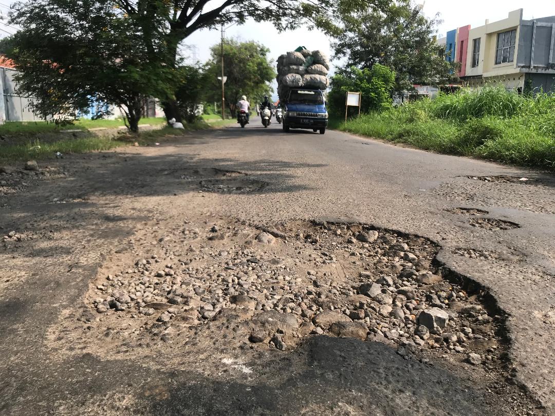 Jalan Rusak Parah, Tak Tersentuh Perbaikan