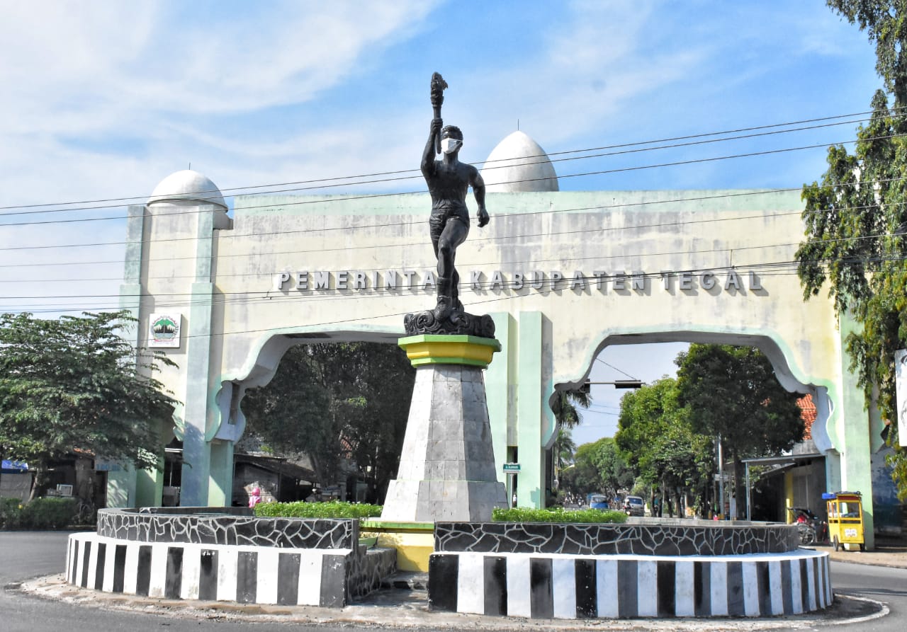 Kampanye Penanganan Corona, Patung Obor Pakai Masker