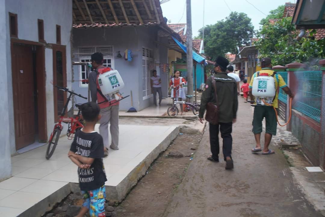 30 Ribu Liter Disinfektan untuk 30 Desa