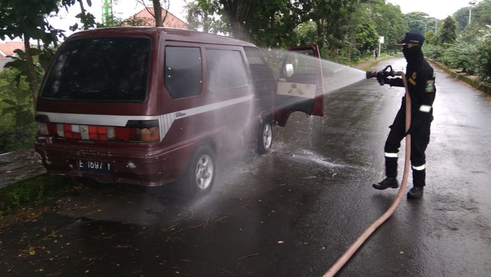 Pria Paruh Baya Ditemukan Tewas di Mobil