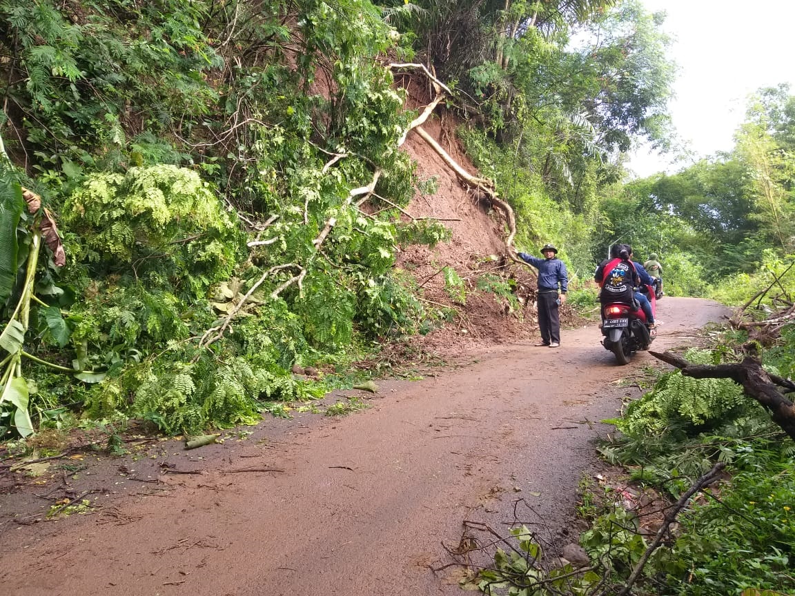 Hujan Deras, Desa Sukamaju Rawan Longsor