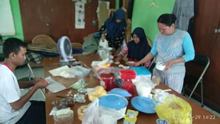 Jelang Lebaran, Produksi Kue Penyandang Disabilitas, Semakin Banyak Pesanan