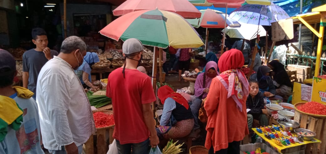 Hari Pertama PSBB, Aktivitas Pasar Kanoman Normal, Banyak yang Belum Pakai Masker