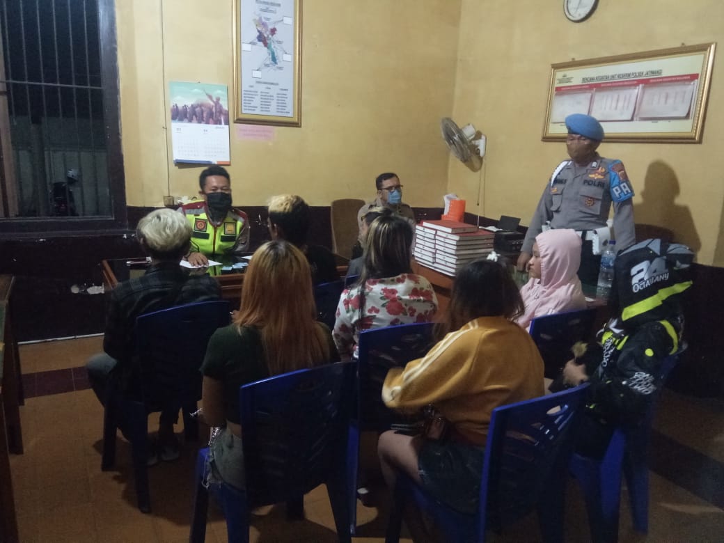 Buka di Bulan Ramadan, Polisi Gerebek Karaoke di Majalengka, 9 ABG Diamankan