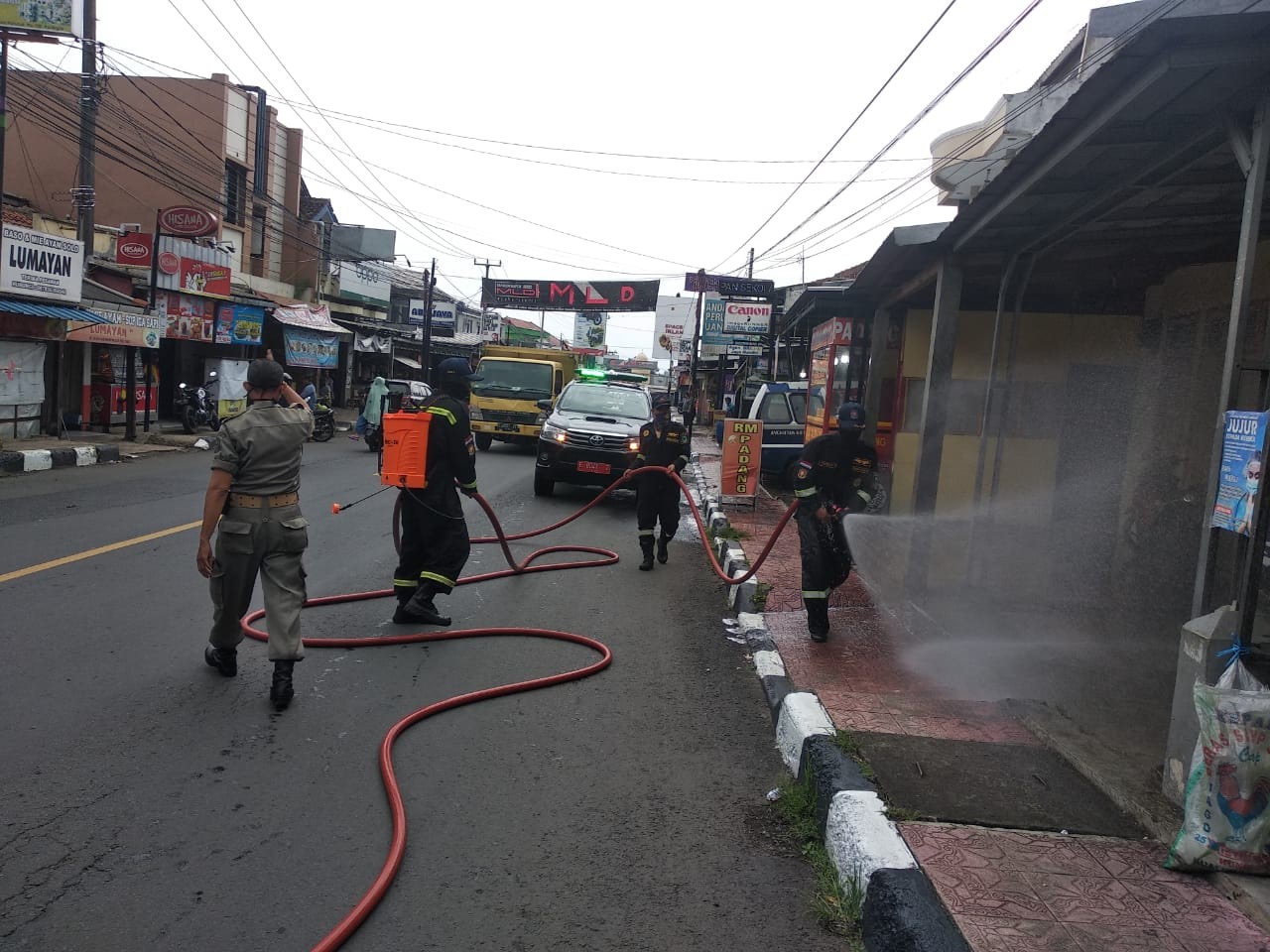 Pasar Tradisional Disemprot Disinfektan