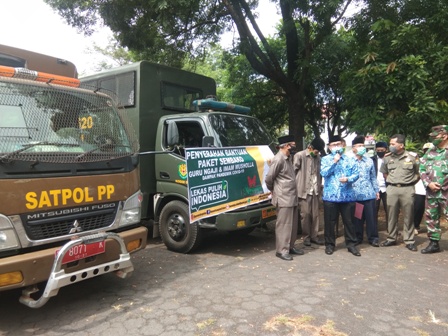 Baznas Distribusikan Bantuan ke Warga Terdampak Covid-19