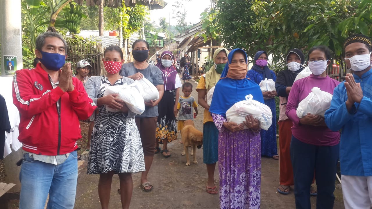 Bantuan Mengalir ke Huntara Ciwaru