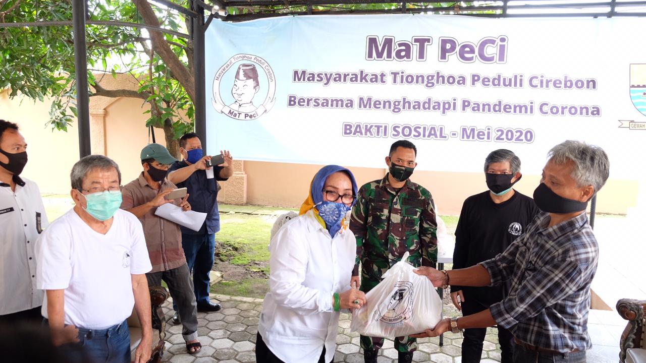 Mat Peci Salurkan Paket Sembako