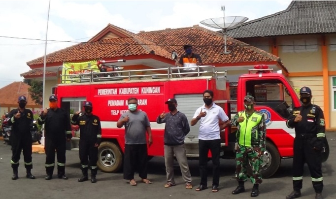 Ada Indikasi Covid-19, Cijoho Rutin Semprotkan Disinfektan