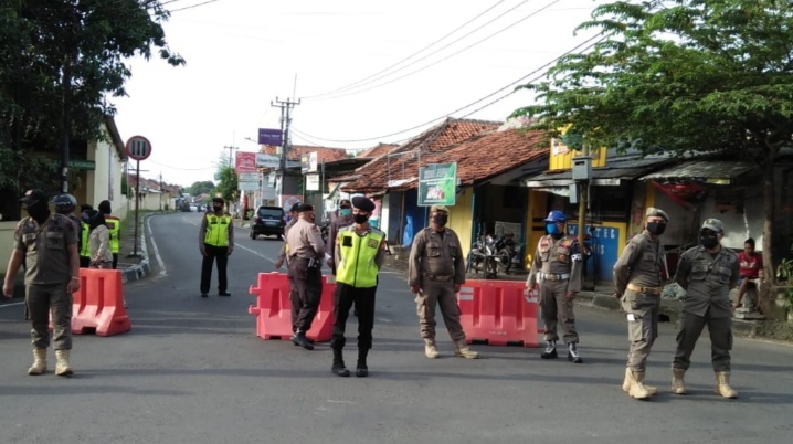 PSBB Hari Ke-3 di Kabupaten Cirebon, Jalan Samping Polresta Ditutup Mulai Pukul 16.00-18.00 WIB