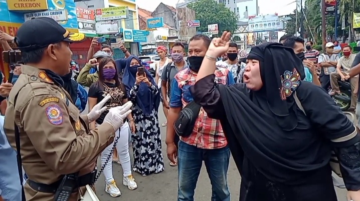 Hari Ke-4 PSBB Kota Cirebon, Pedagang Protes Tempat Usahanya Ditutup